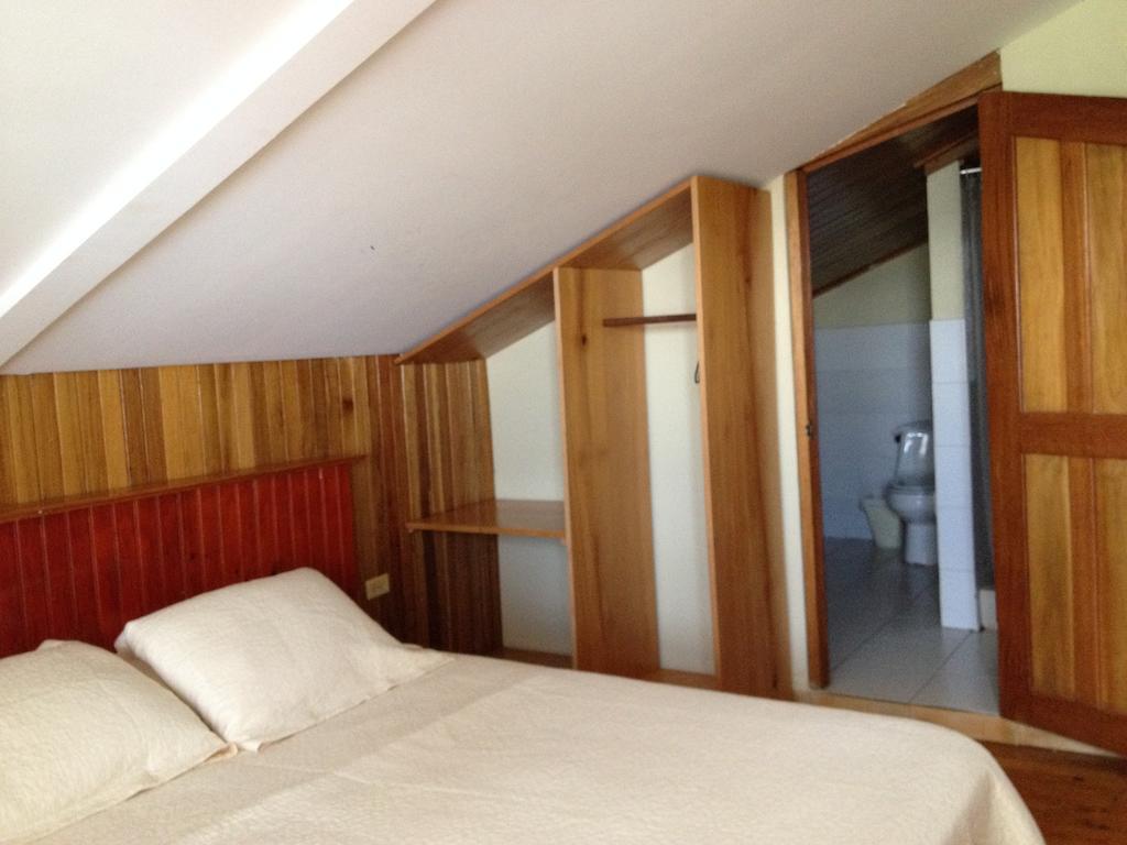 Hotel Posada Los Delfines Bocas Town Room photo