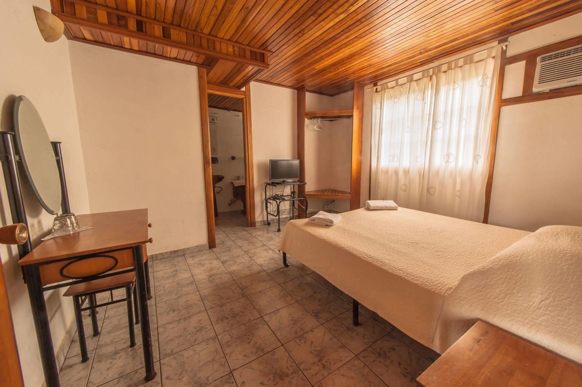 Hotel Posada Los Delfines Bocas Town Exterior photo
